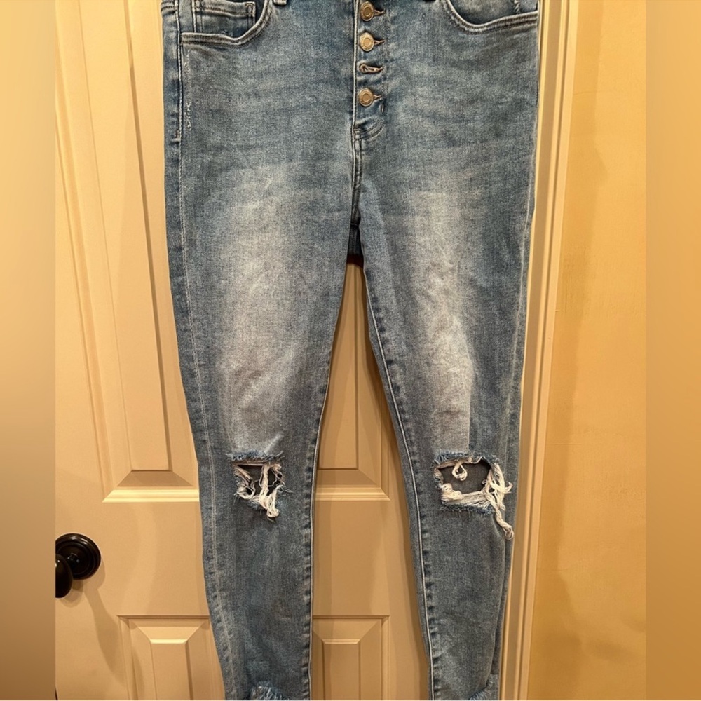 VervetBlue Distressed Jeans with Ripped Knees